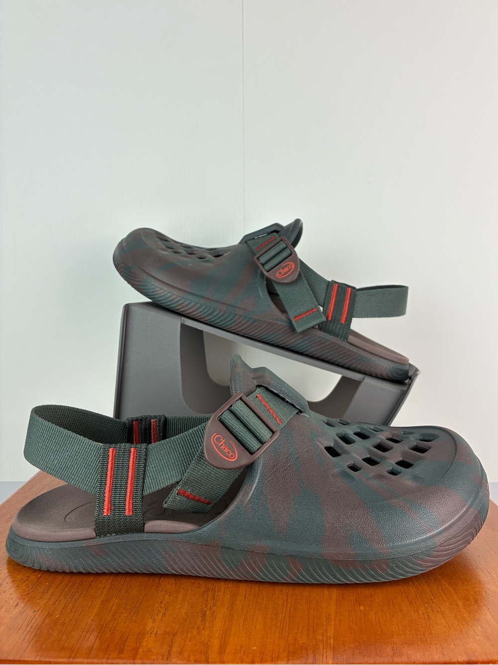 Chaco Chillos Clog Sz 9 M EU 42 Men's Closed Toe Sandals Woodsy Growth JCH108635